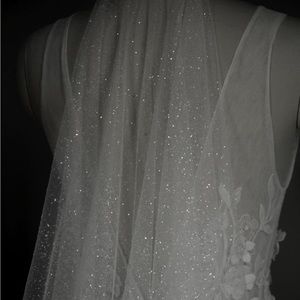 34.5 inch handmade Glitter Veil NWOT